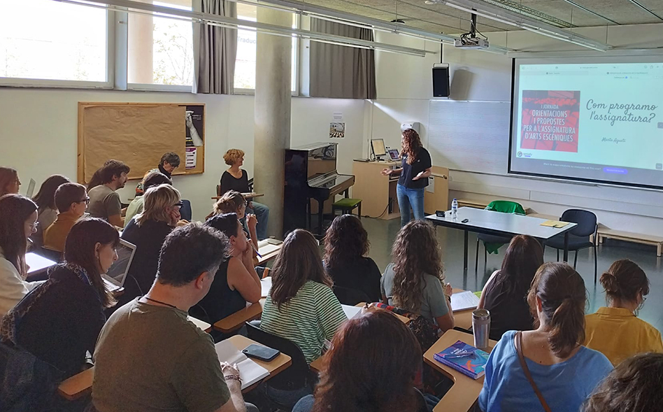 Fotografies de la I Jornada Orientacions i propostes per a l’assignatura d’arts escèniques