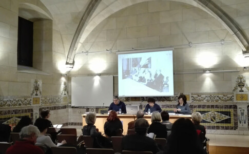 Isabel Graña ens explica que Capmany i Pedrolo es van conèixer a principis dels cinquanta. Van formar una aliança de lleialtat i amistat, una aliança entre col·legues de ploma: s’intercanviaven novel·les inèdites... Capmany reflexiona sobre la pròpia obra en fer-ho sobre la de Pedrolo”