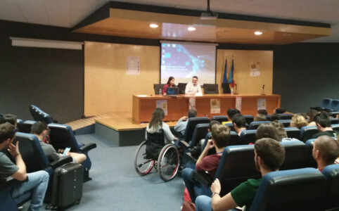 "À Punt", amb Joan Carles Simó, cap de la Unitat d'Estil i Recursos Lingüístics de la Corporació Valenciana de Mitjans de Comunicació