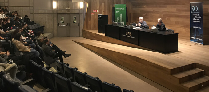 Conferència de l'escriptor Màrius Serra en la sessió plenària de la jornada